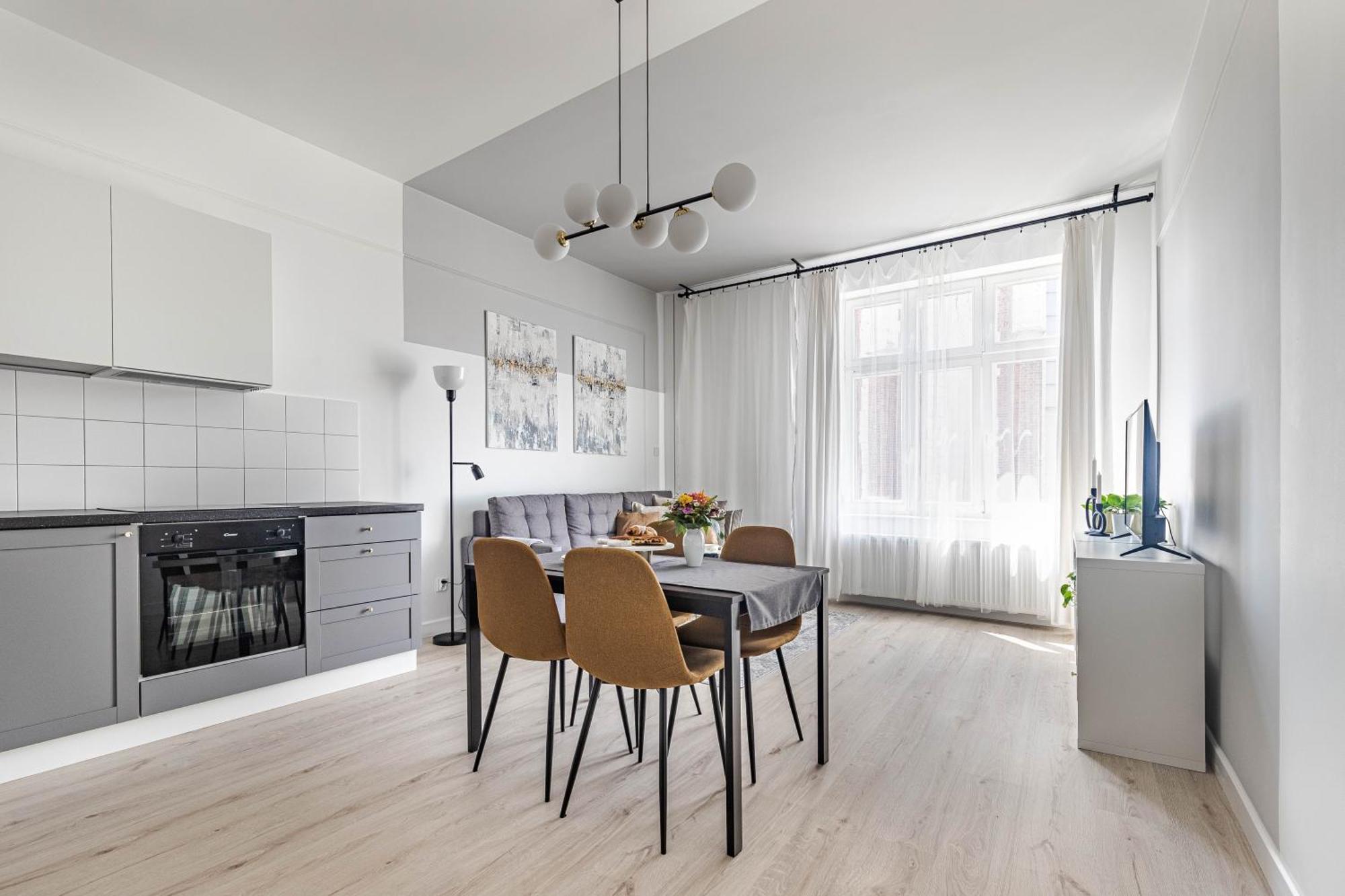 Spacious & Quiet Apt - Old Town & Kazimierz クラクフ エクステリア 写真